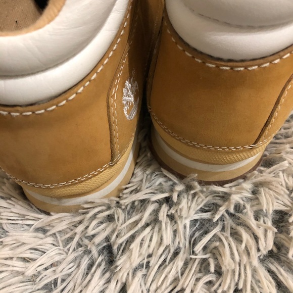 Women Timberlands - Picture 5 of 6